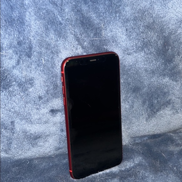 iPhone 11 unlocked - Picture 1 of 2